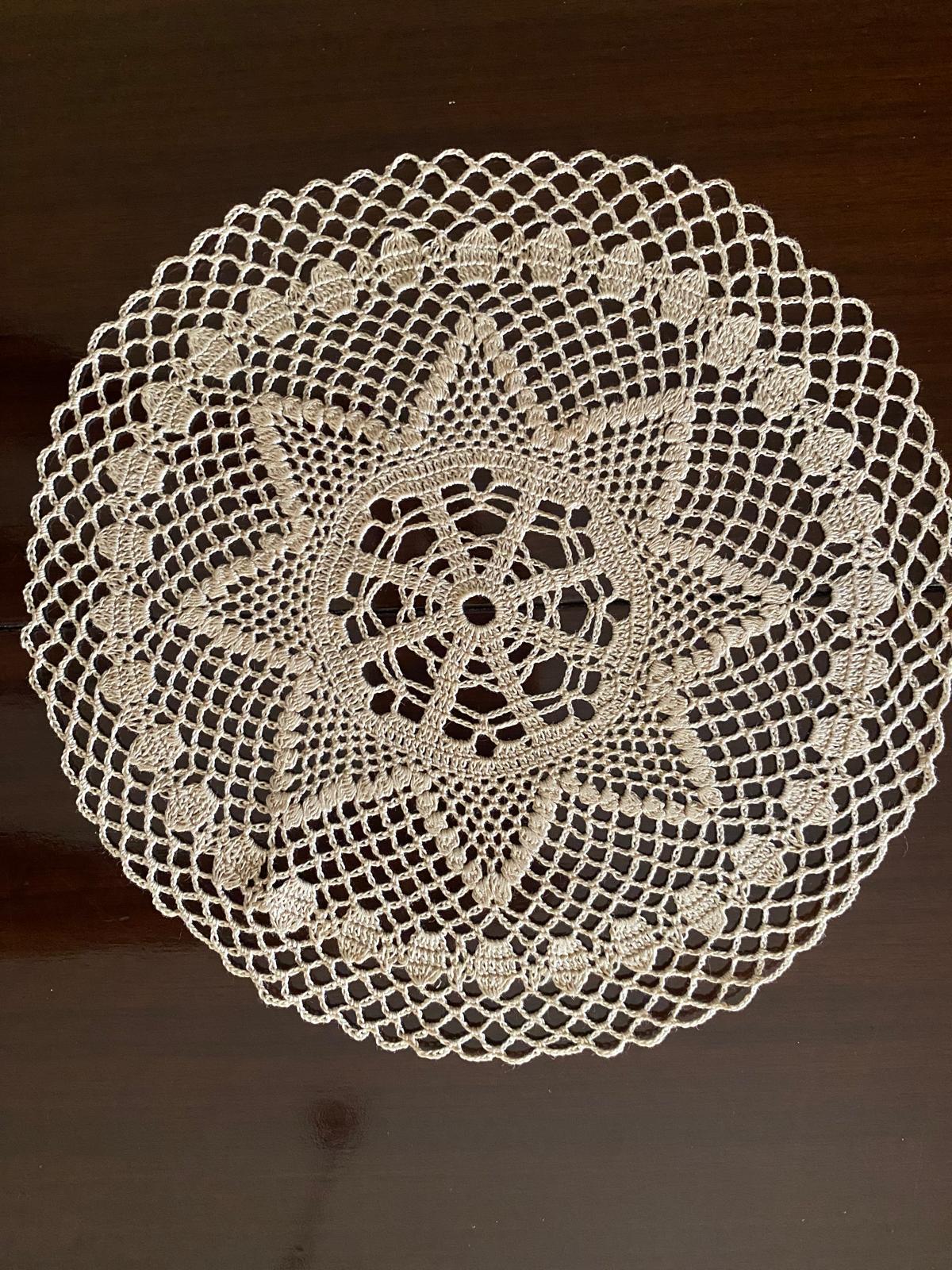 Centrino Uncinetto – Modello 7 Mariana – 19 cm - Filo di Scozia Ecrù