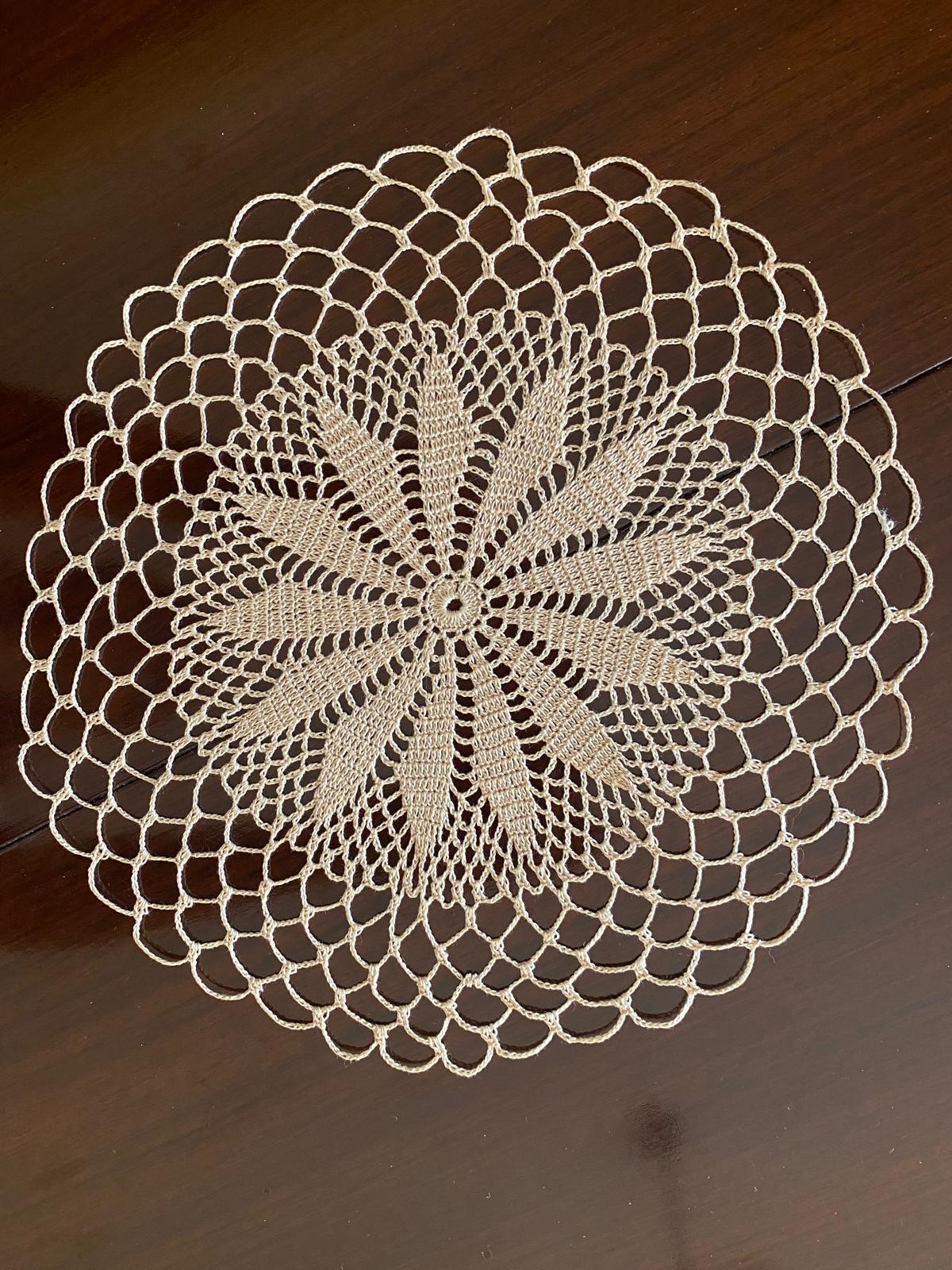 Centrino Uncinetto Modello 8 – 22 cm - Filo di Scozia Ecrù