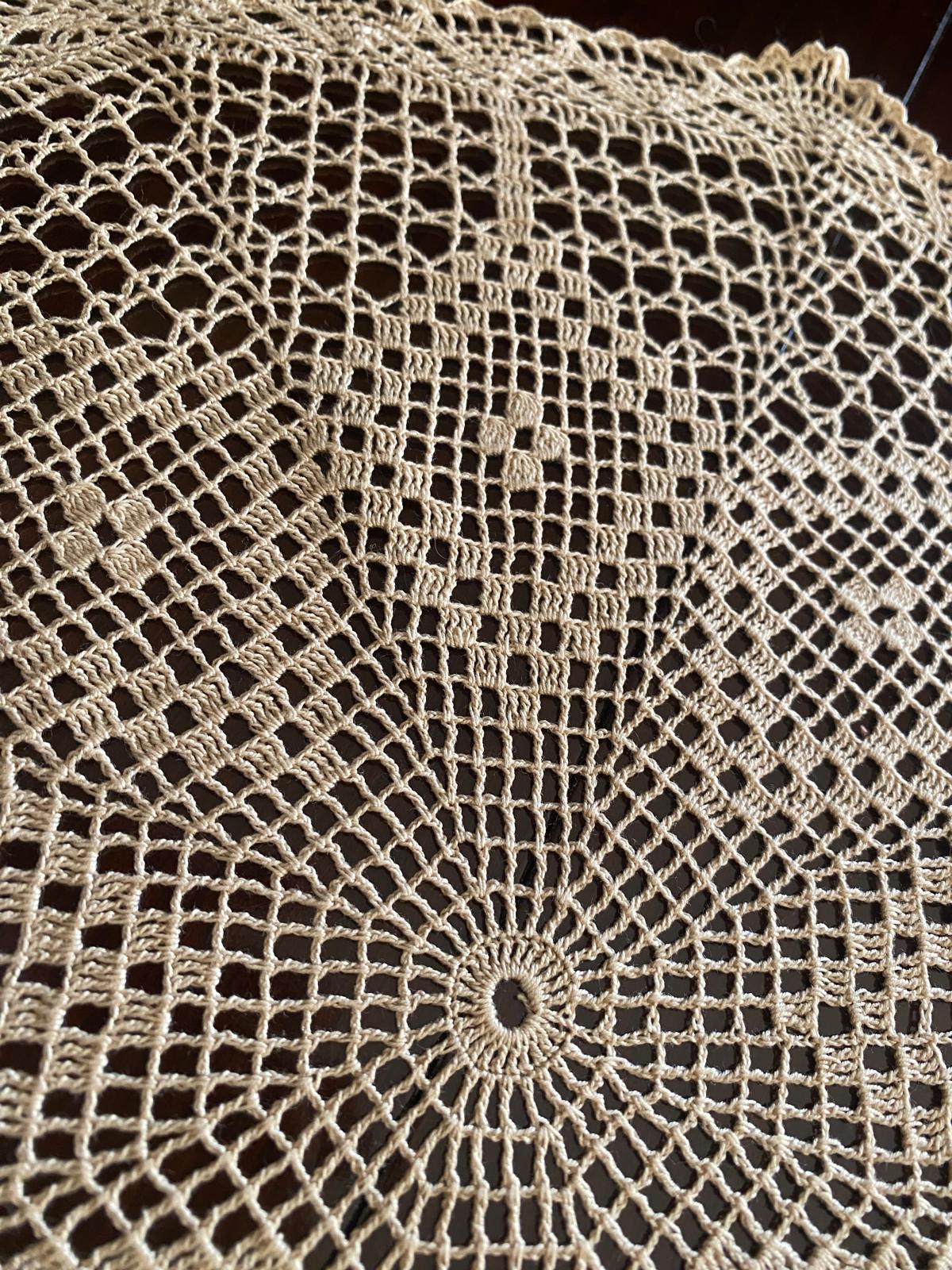 Centrino Uncinetto – Modello 19 – 36 cm - Filo di Scozia Ecrù