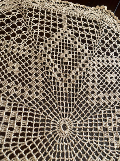 Centrino Uncinetto – Modello 19 – 36 cm - Filo di Scozia Ecrù