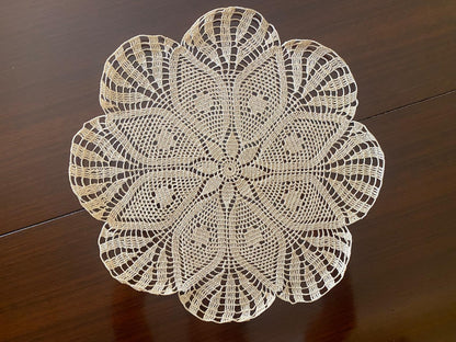 Centrino Uncinetto – Modello 32 – 26 cm - Filo di Scozia Ecrù