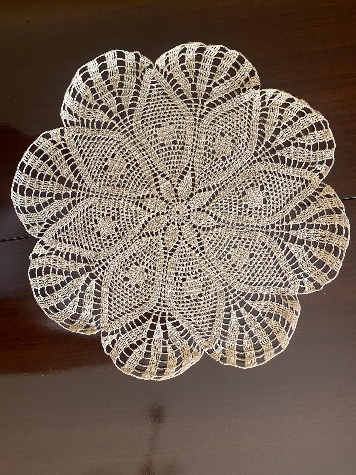 Centrino Uncinetto – Modello 32 – 26 cm - Filo di Scozia Ecrù