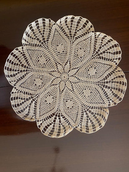 Centrino Uncinetto – Modello 32 – 26 cm - Filo di Scozia Ecrù