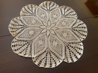 Centrino Uncinetto – Modello 32 – 26 cm - Filo di Scozia Ecrù