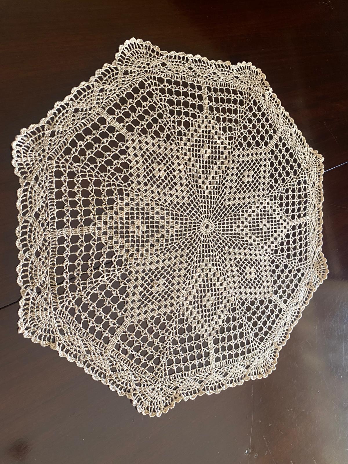 Centrino Uncinetto – Modello 19 – 36 cm - Filo di Scozia Ecrù