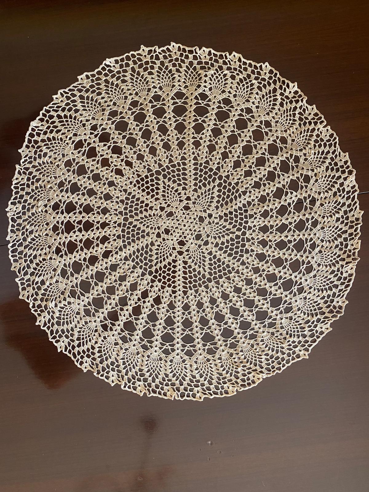 Centrino Uncinetto Modello 11 – 42 cm - Filo di Scozia Ecrù