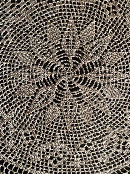 Centrino Uncinetto Modello 54 – 24 cm - Filo di Scozia Ecrù