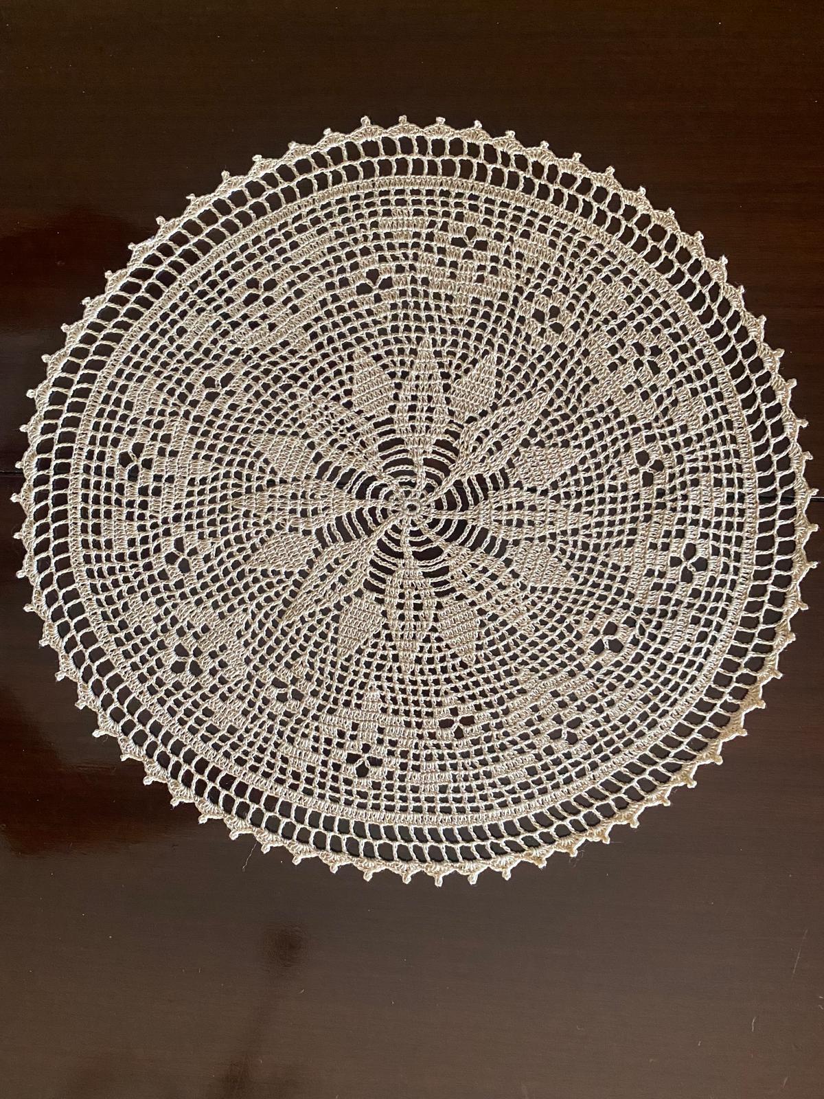 Centrino Uncinetto Modello 54 – 24 cm - Filo di Scozia Ecrù