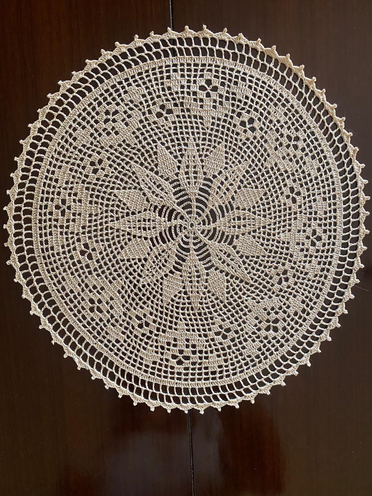 Centrino Uncinetto Modello 54 – 24 cm - Filo di Scozia Ecrù