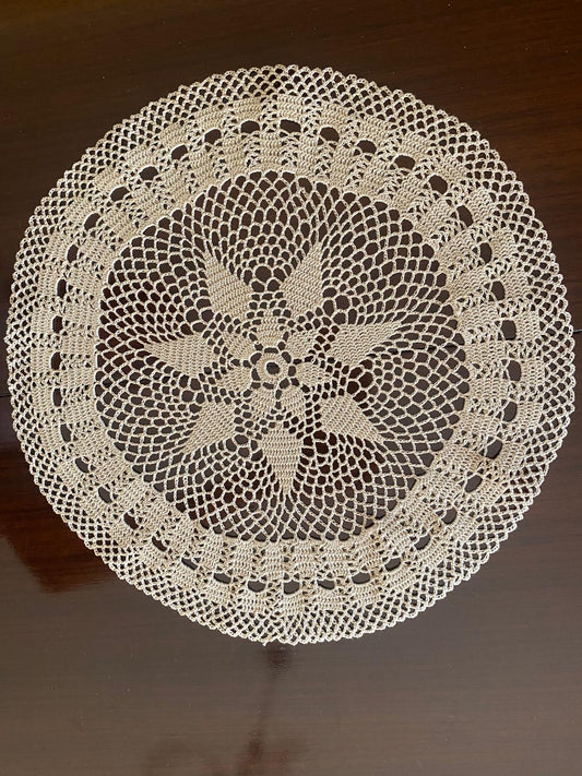 Centrino Uncinetto Modello Margherita – 35 cm - Filo di Scozia Ecrù