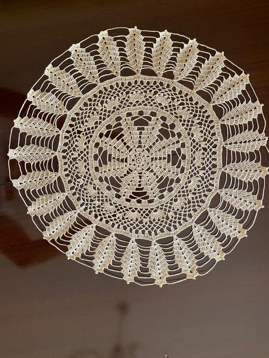 Centrino Uncinetto – Modello 53 – 32 cm - Filo di Scozia Ecrù