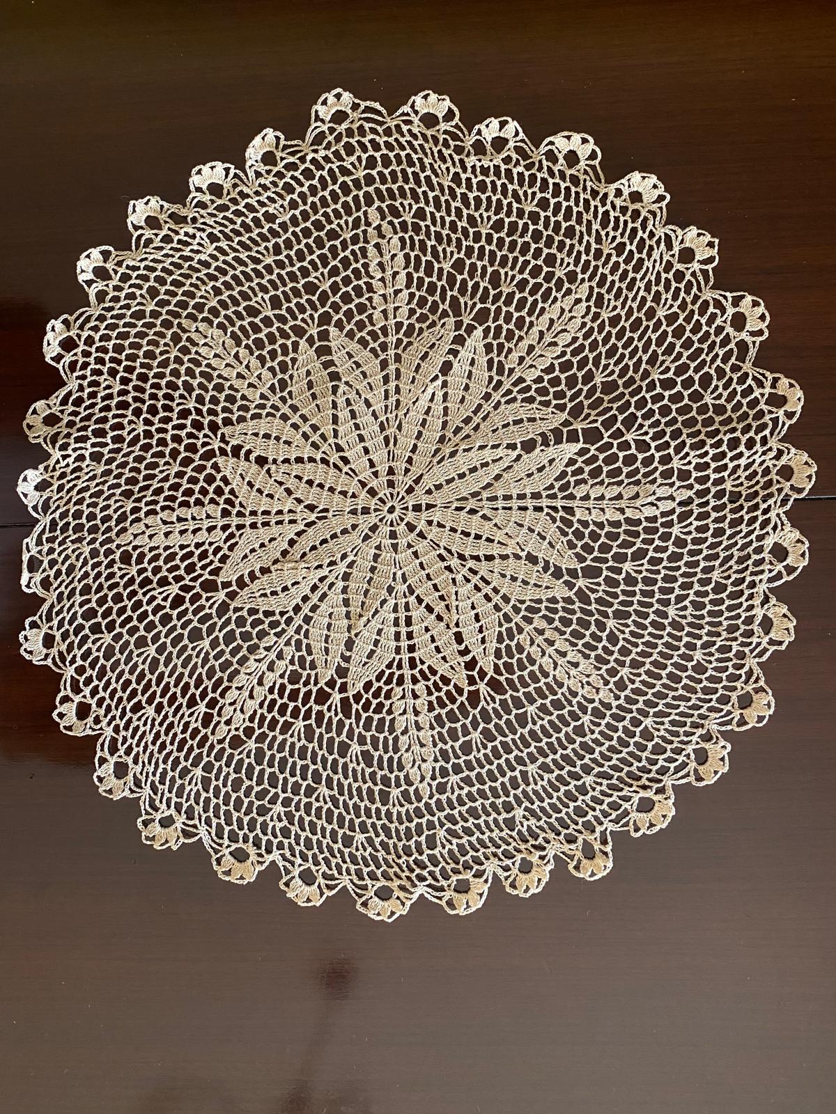 Centrino Uncinetto – Modello 6 – 35 cm - Filo di Scozia Ecrù