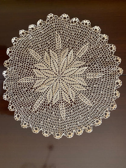 Centrino Uncinetto – Modello 6 – 35 cm - Filo di Scozia Ecrù