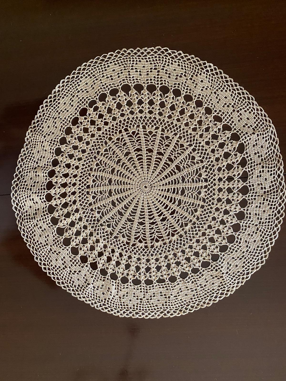 Centrino Uncinetto – Modello 27 – 37 cm - Filo di Scozia Ecrù