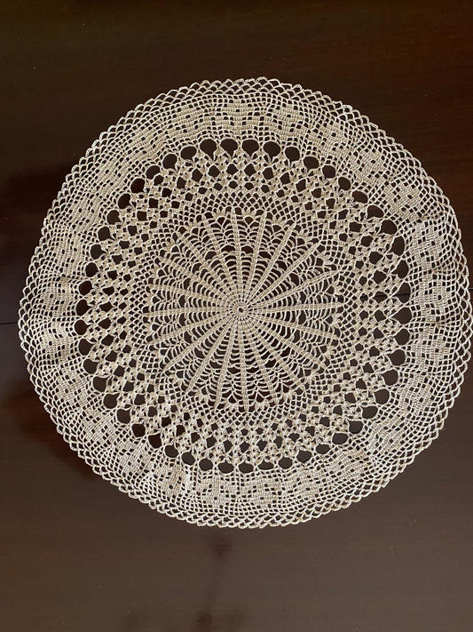 Centrino Uncinetto – Modello 27 – 37 cm - Filo di Scozia Ecrù