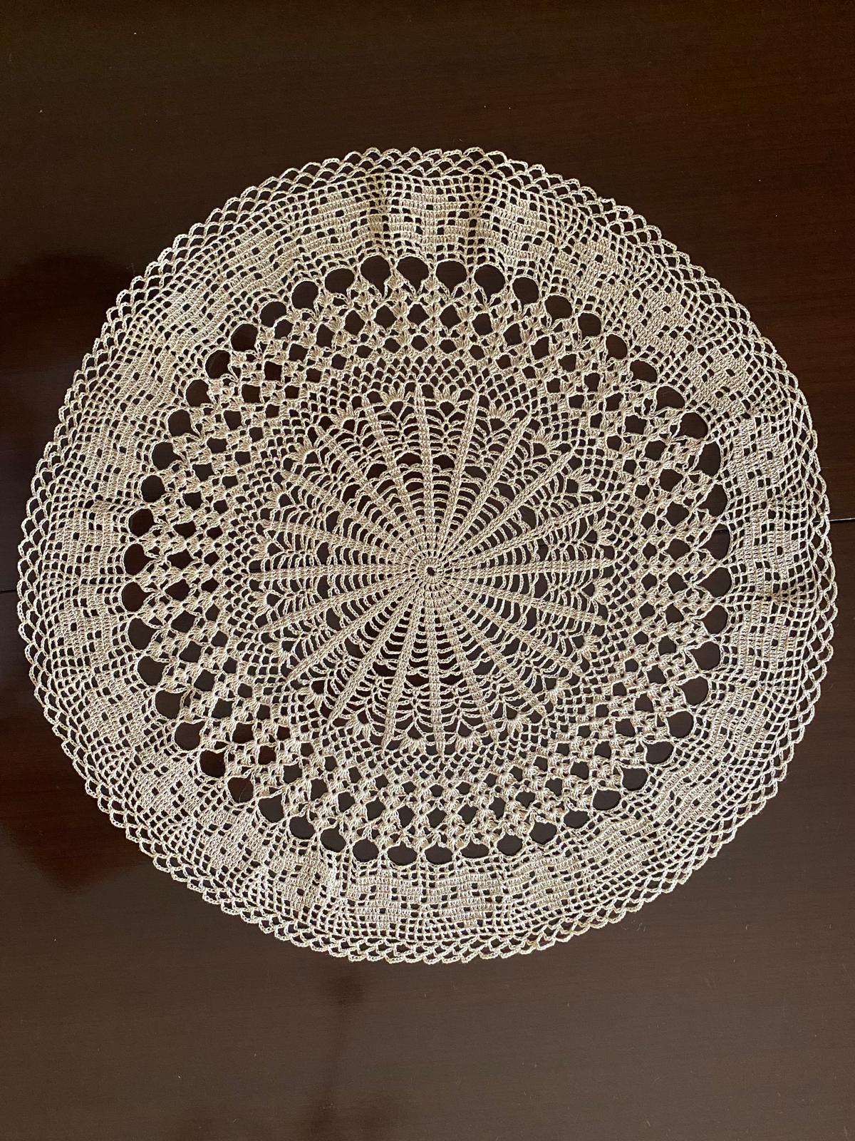 Centrino Uncinetto – Modello 27 – 37 cm - Filo di Scozia Ecrù