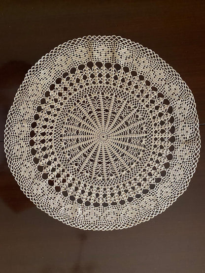 Centrino Uncinetto – Modello 27 – 37 cm - Filo di Scozia Ecrù