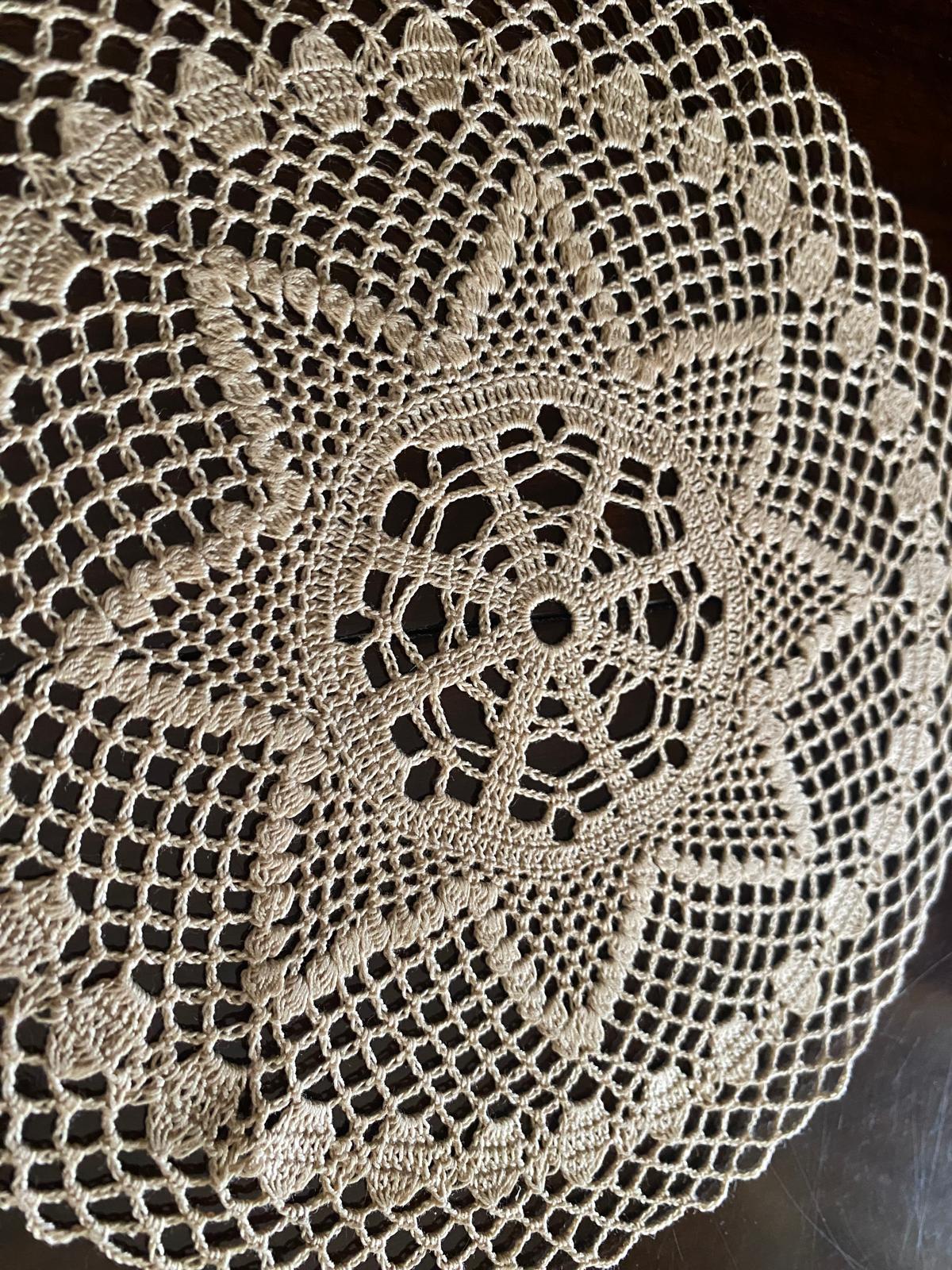 Centrino Uncinetto – Modello 7 Mariana – 19 cm - Filo di Scozia Ecrù