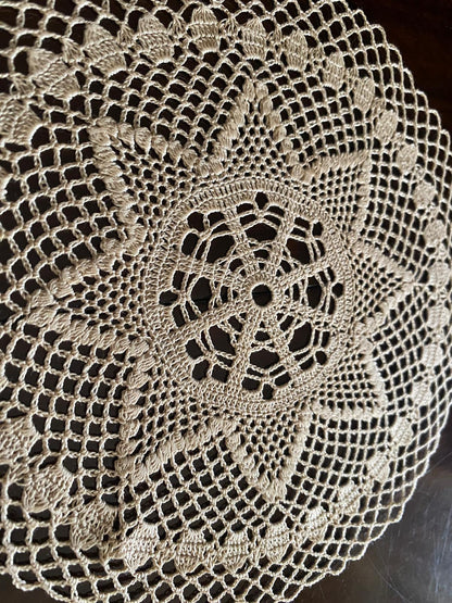 Centrino Uncinetto – Modello 7 Mariana – 19 cm - Filo di Scozia Ecrù