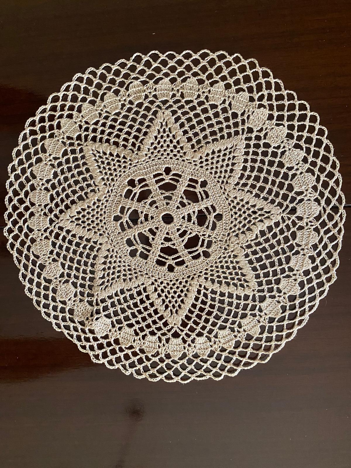 Centrino Uncinetto – Modello 7 Mariana – 19 cm - Filo di Scozia Ecrù