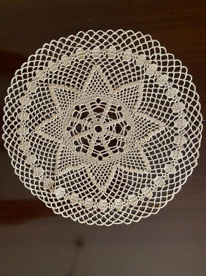 Centrino Uncinetto – Modello 7 Mariana – 19 cm - Filo di Scozia Ecrù