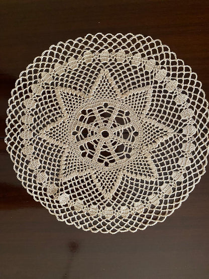 Centrino Uncinetto – Modello 7 Mariana – 19 cm - Filo di Scozia Ecrù