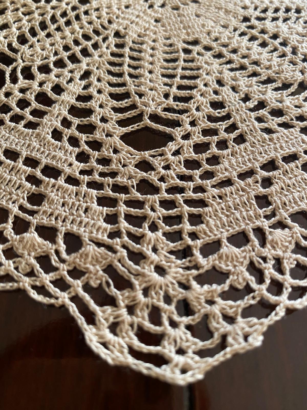 Centrino Uncinetto Modello 22 - 24 cm - Filo di Scozia Ecrù