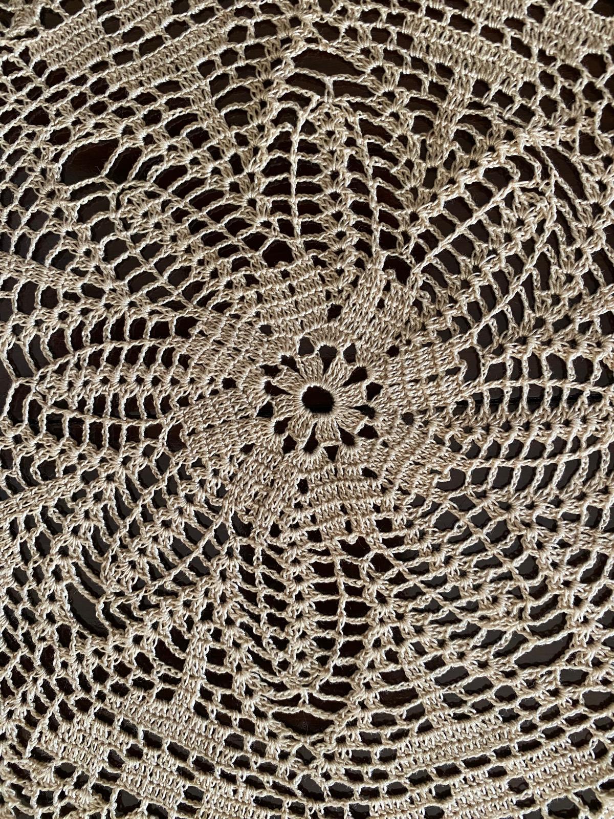 Centrino Uncinetto Modello 22 - 24 cm - Filo di Scozia Ecrù