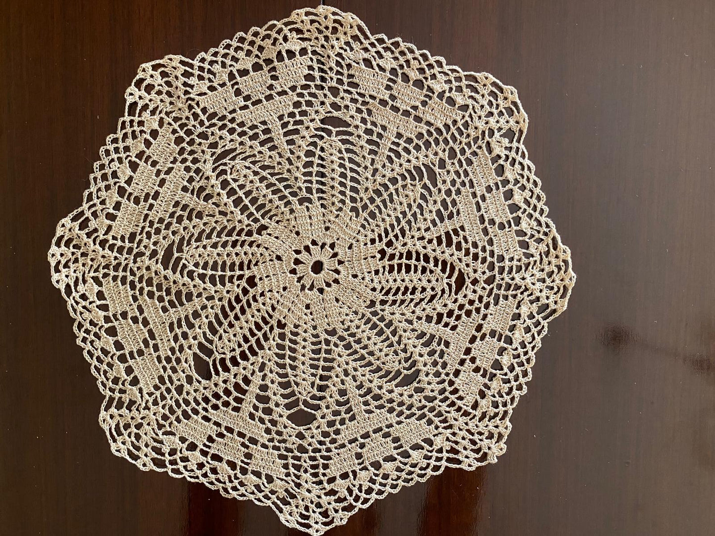 Centrino Uncinetto Modello 22 - 24 cm - Filo di Scozia Ecrù