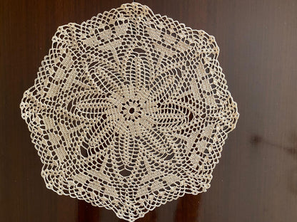 Centrino Uncinetto Modello 22 - 24 cm - Filo di Scozia Ecrù