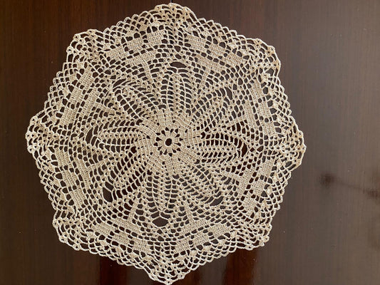 Centrino Uncinetto Modello 22 - 24 cm - Filo di Scozia Ecrù