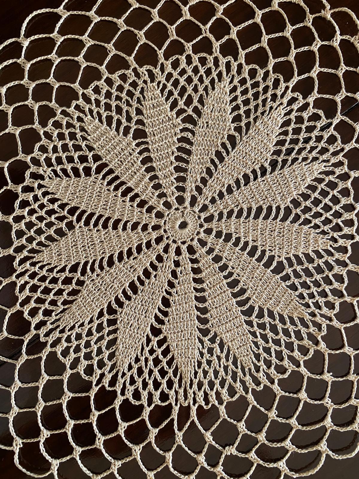 Centrino Uncinetto Modello 8 – 22 cm - Filo di Scozia Ecrù