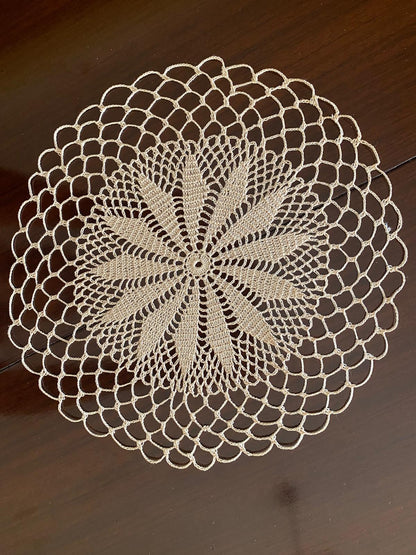 Centrino Uncinetto Modello 8 – 22 cm - Filo di Scozia Ecrù